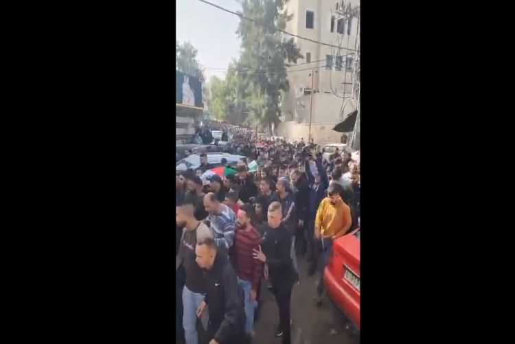 Dezenas de palestinos marcham em funeral de cidadãos mortos em Jenin