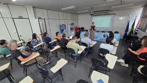 Senac apresenta palestra sobre 'Turismo e Hospitalidade' durante reunião do Comtur