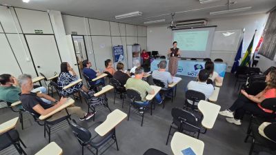 Senac apresenta palestra sobre 'Turismo e Hospitalidade' durante reunião do Comtur