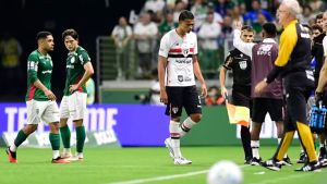 Osorio, do São Paulo, é denunciado pelo STJD por expulsão contra o Palmeiras