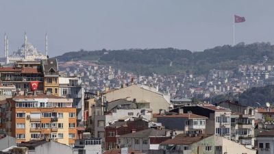 Terremoto de 5,8 atinge a Turquia, mata adolescente e fere 69