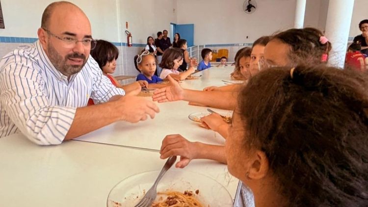 Prefeito visita creche Nosso Lar e destaca importância do atendimento à primeira infância