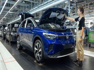 Volkswagen sente efeito Tesla e vendas despencam também na Alemanha