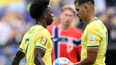 Romário desabafa sobre gol perdido por Endrick e critica Vini Jr: "Pega a p... da bola e bate o pênalti"