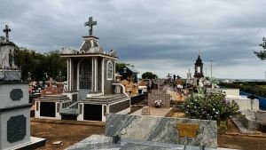 Prefeitura Municipal prepara cemiterio para o dia de finados e informa horários de limpeza dos túmulos