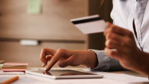 Cartão de crédito lidera dívidas na região de Ribeirão Preto e concentra inadimplência entre 25 e 44 anos