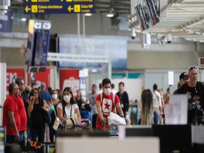 Anvisa derruba obrigatoriedade de máscaras em aeroportos e aviões