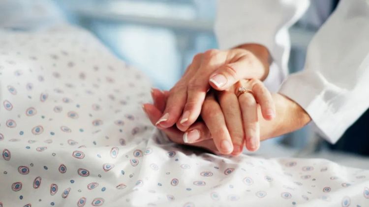 Alzheimer de início precoce levou influenciadora canadense à morte assistida