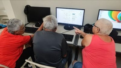 Fesc promove inclusão digital para idosos