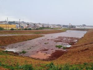 Piscinão da travessa 8 e serviços de drenagem evitam enchente na baixada do mercado municipal