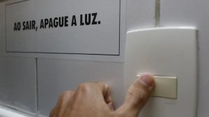 Conta de luz terá bandeira tarifária vermelha patamar 2 em agosto