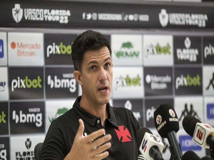 Em apresentação no Vasco, Barbieri projeta elenco pronto em janeiro