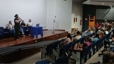 Formação discute atuação de profissionais do programa Bilíngue de São Carlos