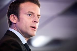 Não é bom para Europa depender totalmente dos EUA em certas cadeias, diz Macron em Davos