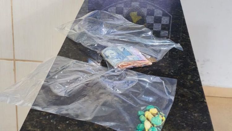 GM apreende drogas e dinheiro em abordagem na Vila Costa do Sol