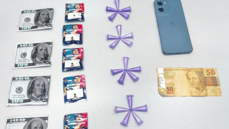 Denúncia de moradora leva GAT a prender homem por tráfico de drogas durante patrulhamento