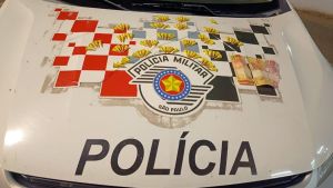 Polícia Militar apreende mais de 100 pinos de cocaína e detém adolescentes por ato infracional em Brotas
