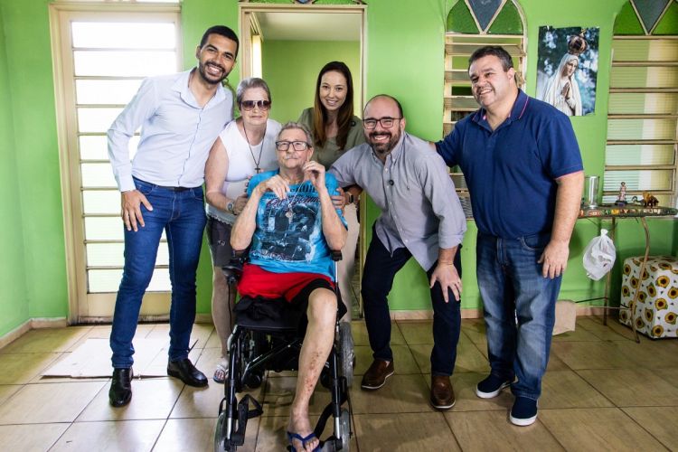 Prefeitura disponibiliza cadeiras de rodas motorizadas a pacientes registrados no sistema municipal de saúde