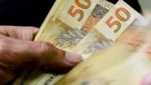 É melhor fazer a declaração do IRPF completa ou simplificada?