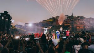 Natanzinho Lima reúne milhares de pessoas e transforma o Complexo do Alemão em palco para gravação do DVD "Favela Ao Vivo"