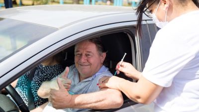 Drive-thru de vacinação contra a gripe imuniza 354 pessoas em quatro horas em São Carlos