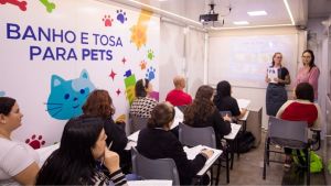 Primeira-dama do Estado visita São Carlos e acompanha curso do caminho da capacitação