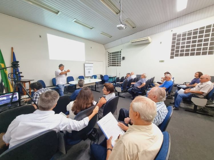 Secretário João Muller apresentou na AEASC diagnóstico sobre enchentes em São Carlos