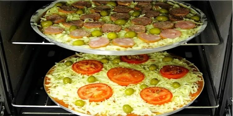 Pizza caseira de liquidificador é só bater os ingredientes da massa e rechear como quiser