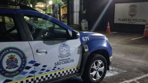 Abordagem a carro suspeito termina com captura de foragido em São Carlos