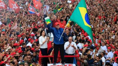 Lula é reeleito presidente do Brasil em virada histórica