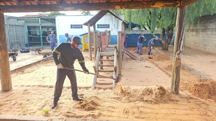 Secretaria de Educação inicia troca das caixas de areia nas escolas municipais