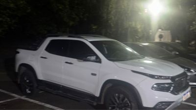 Caminhonete roubada no domingo é encontrada escondida em residência no Cidade Aracy