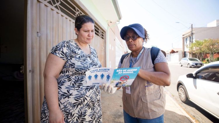 Vigilância em Saúde promove ação educativa voltada á prevenção da dengue nesta sexta-feira no mercado municipal