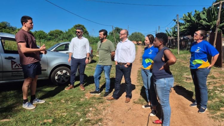 Primeira-dama visita ocupação em busca de uma moradia para discutir apoio e inclusão