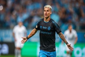 Grêmio vence para continuar vivo e rebaixa o Goiás