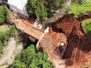 Prefeitura realiza ampliação da ponte a jusante da linha férrea no Recreio dos Bandeirantes