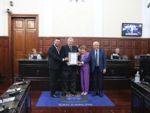 Alfredo Colenci Júnior recebeu título de Cidadão São-carlense na Câmara Municipal