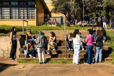 Universitárias estrangeiras com altas habilidades são tema de estudo