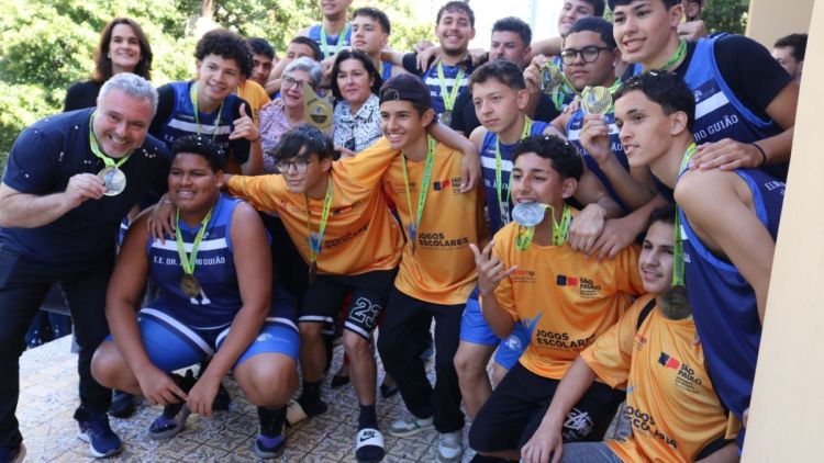 Campeões com orgulho: Álvaro Guião conquista o título estadual de basquete sub-17