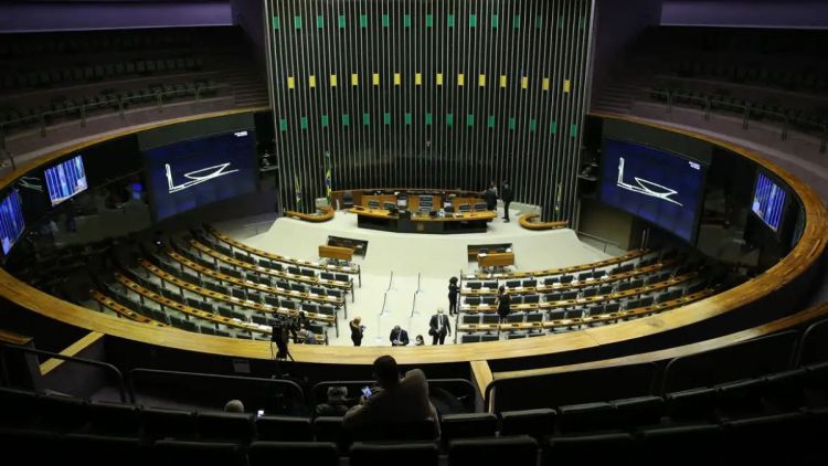 Saiba como votaram os deputados na PEC que acaba com a escala 6x1