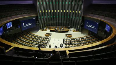 Saiba como votaram os deputados na PEC que acaba com a escala 6x1