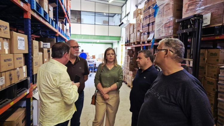 Presidente da Câmara de Descalvado visita São Carlos para conhecer sistema de logística de medicamentos