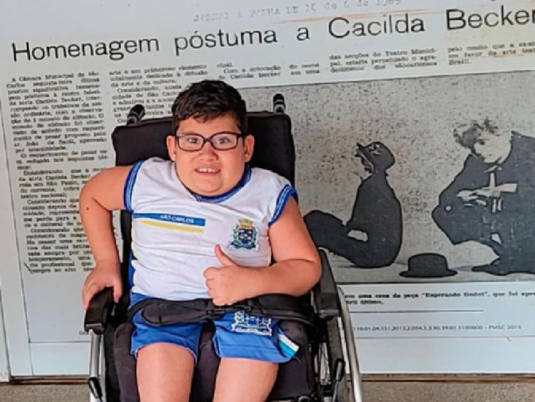 Família do Jardim Zavaglia pede ajuda para comprar cadeira de rodas adaptada