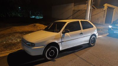 Gol furtado em Ibaté é localizado abandonado em bairro de São Carlos