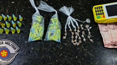 Polícia Militar apreende drogas e máquina de cartão durante abordagem em São Carlos