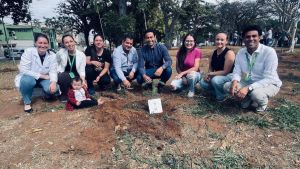 Prefeito interino participa de plantio de araucárias em homenagem a mães que sofreram perda gestacional