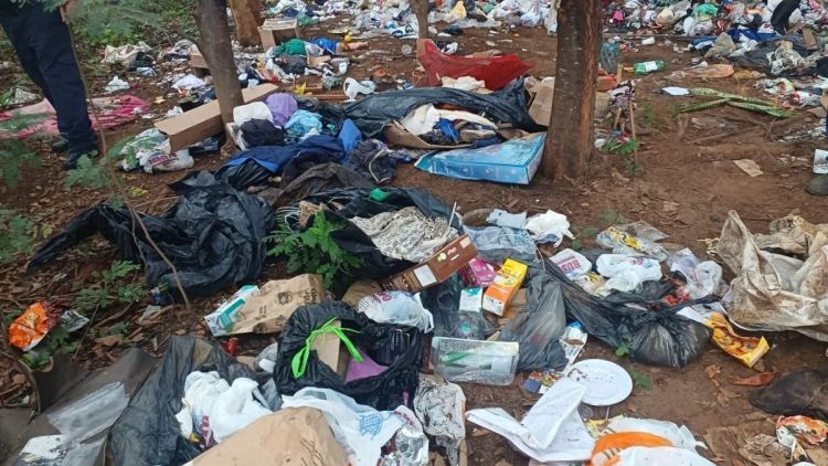 Prefeitura de Ibaté realiza limpeza em área pública ocupada irregularmente e reforça fiscalização