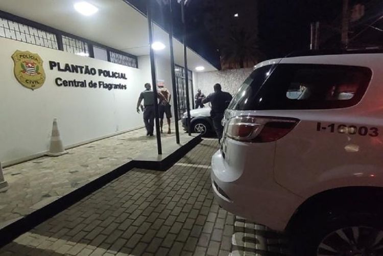 Polícia prende foragido armado com submetralhadora