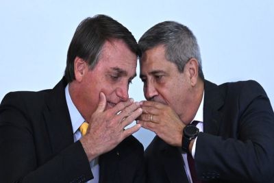 Moraes rejeita recurso no TSE e mantém Bolsonaro e Braga Netto inelegíveis