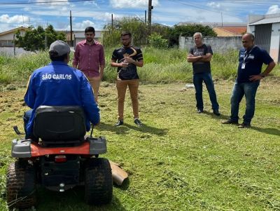 Bruno Zancheta e Elton Carvalho acompanham início de obras no campo do Jardim Paulistano